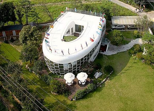 toilet shaped house
